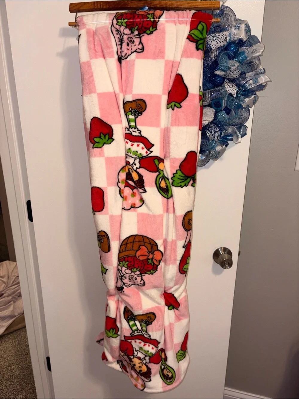 Strawberry shortcake Plush Blanket - Soft Checkered Strawberry Print